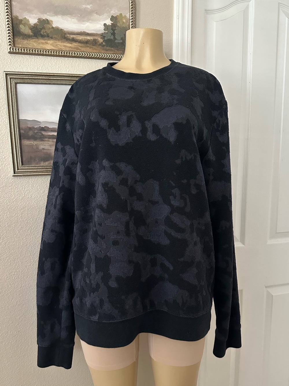 H&M Women's Black & Charcoal Camouflage Crewneck